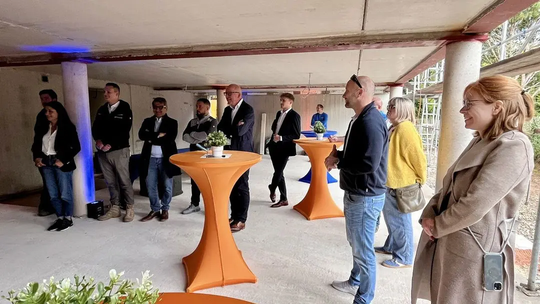 VR-Bankverein feiert Rohbaueinweihung in der Auestraße: Ein Meilenstein für die Gemeinschaft!