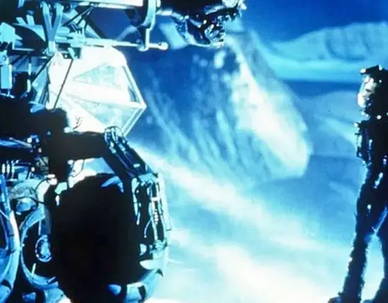 Heute im TV: Entdecke den Sci-Fi-Blockbuster der 90er, der für 140 Millionen Dollar pures Spektakel verspricht!