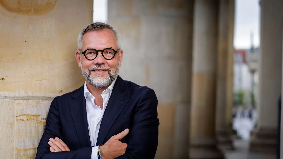 <p><strong>Krankheit, Politik und Krieg: Michael Roths kühler Fall und Comeback!</strong></p>