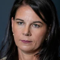 Überraschung im Russland-Ukraine-Krieg: Annalena Baerbock sieht Friedenslösung mit Uno-Blauhelmtruppen als denkbar an!
