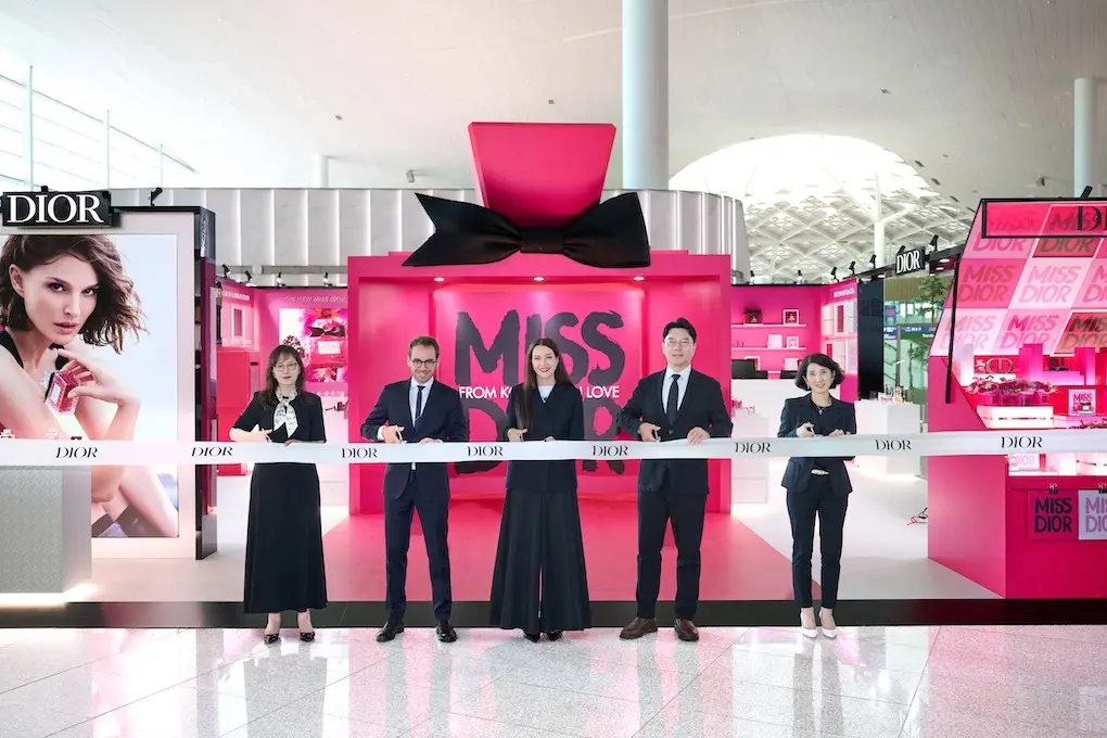 Dawn of a New Era: Miss Dior Essence erobert den Incheon Airport mit Shinsegae Duty Free!