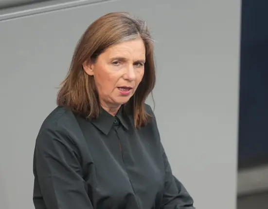 Bundestag im Liveticker: Göring-Eckardt erklärt Ruhs-Absetzung als normal!
