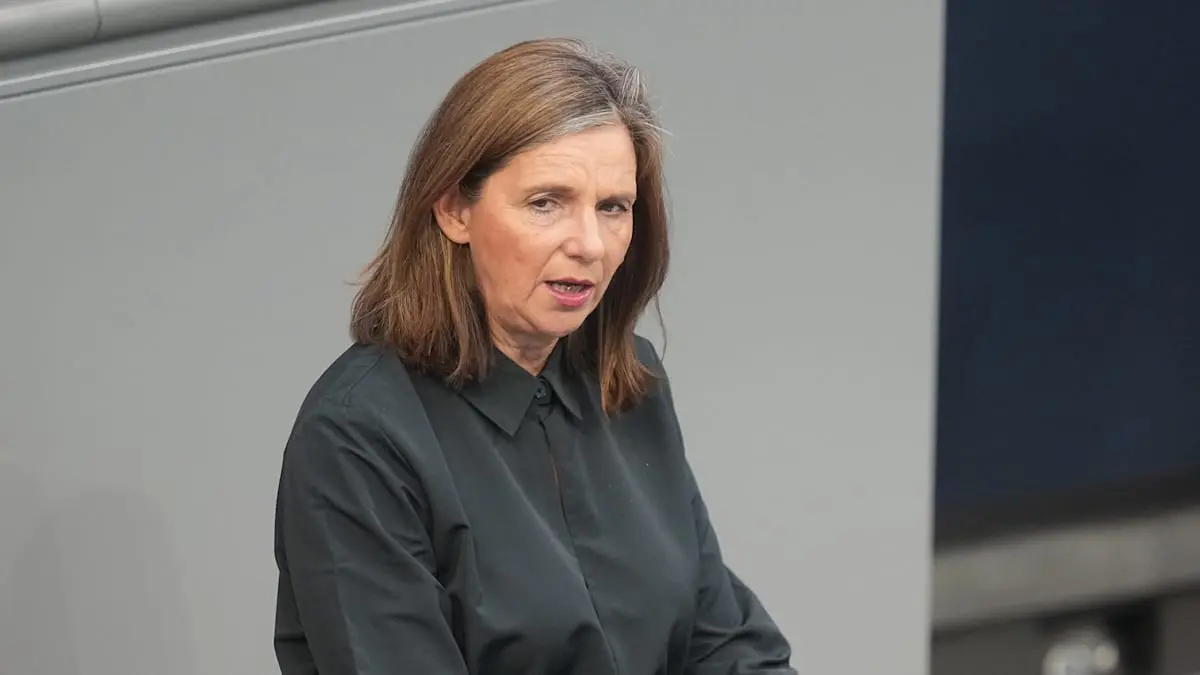 Bundestag im Liveticker: Göring-Eckardt erklärt Ruhs-Absetzung als normal!