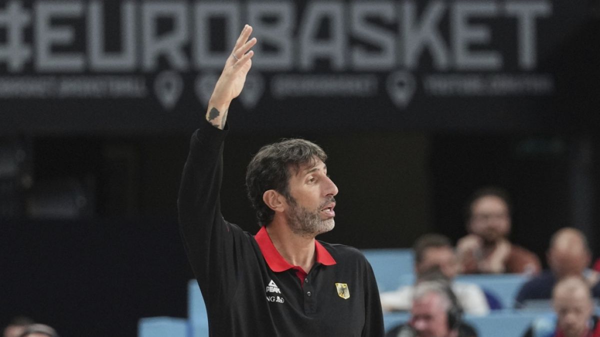 der spanier alex mumbru august trainer basketball