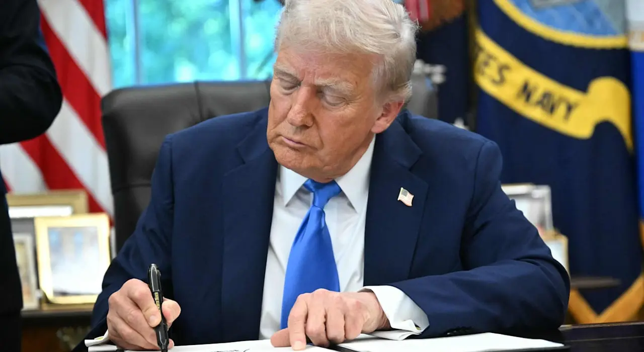 Trump erhöht Kosten für Visum auf 100.000 Dollar: Ein schockierender Schritt, der die Einwanderungsdebatte neu entfacht!