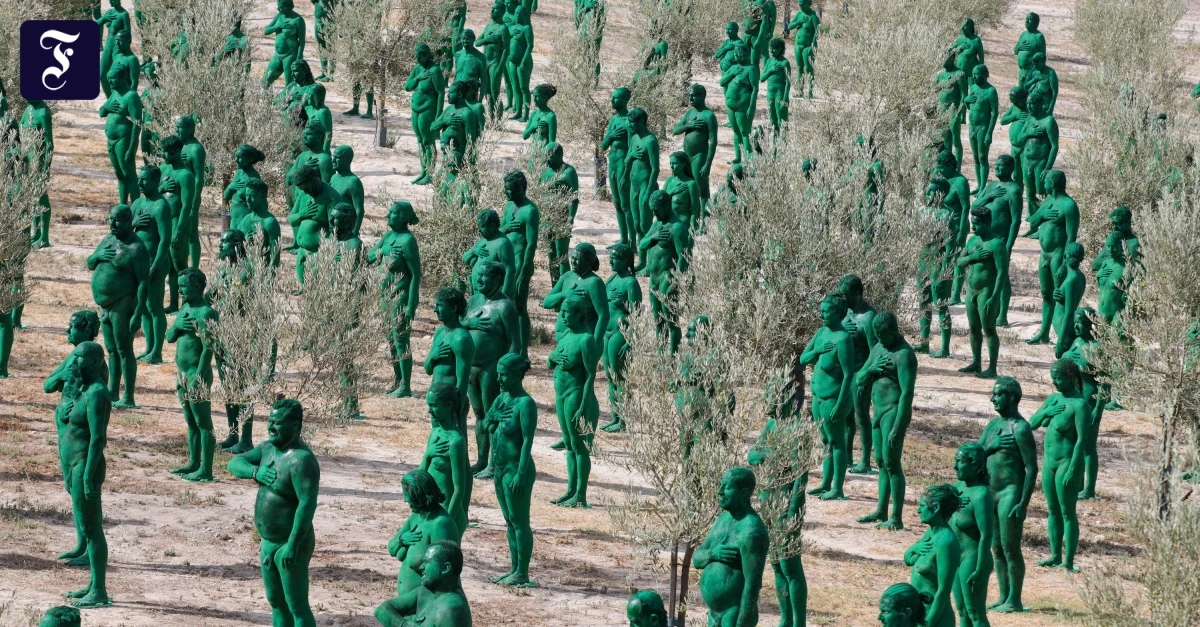 Andalusien: Hunderte entblößen sich für Spencer Tunicks Kunstaktion!