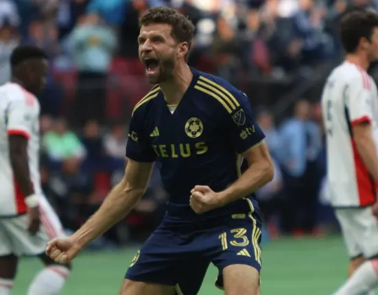 Müller trifft und legt auf – Berhalter überstrahlt alle im Stadion!