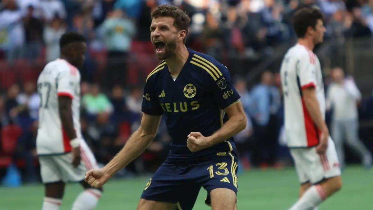 Müller trifft und legt auf – Berhalter überstrahlt alle im Stadion!