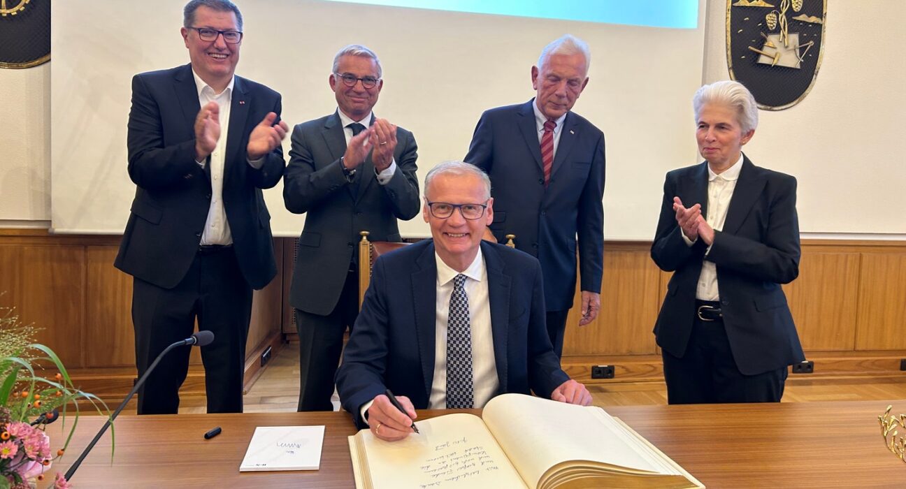 Hochdotierter Demokratiepreis für TV-Moderator Günther Jauch: Ein Triumph!