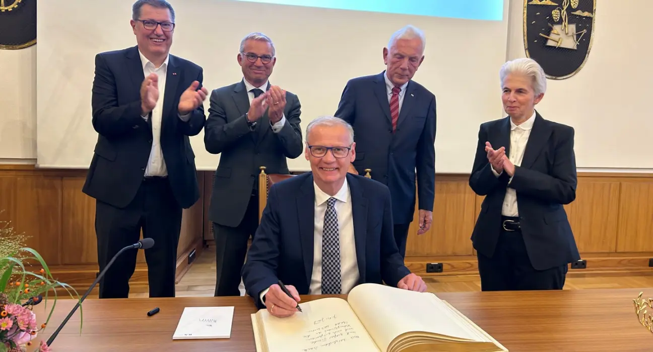 Hochdotierter Demokratiepreis für TV-Moderator Günther Jauch: Ein Triumph!