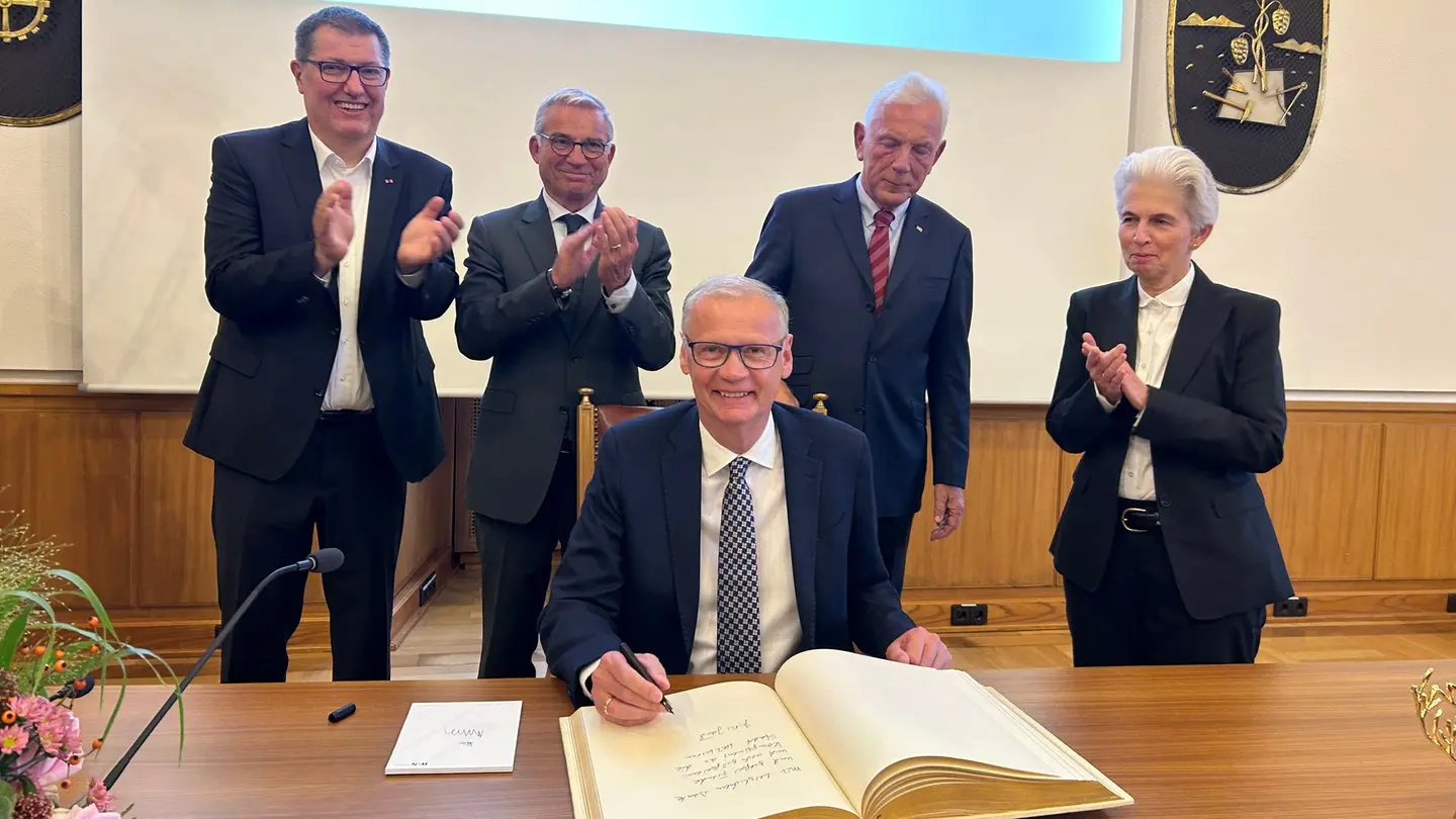 Hochdotierter Demokratiepreis für TV-Moderator Günther Jauch: Ein Triumph!