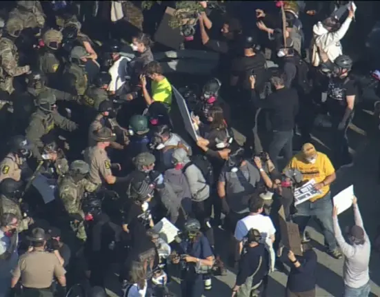 Chicago ICE News: Protests Erupt as DHS Secretary Visits Broadview!