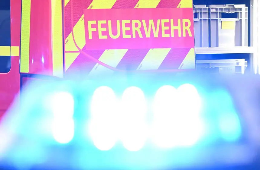 Großeinsatz bei Brand in Industriehalle im Mannheimer Hafen: Drama pur!
