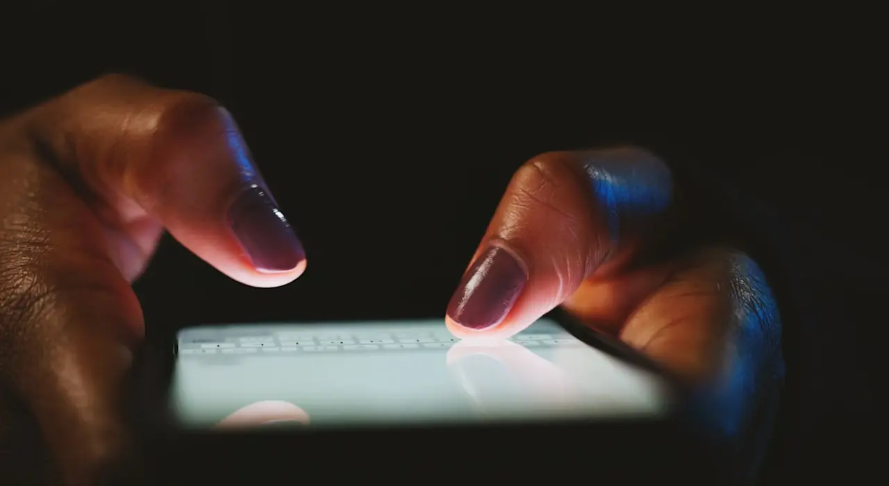 WhatsApp und Co. betroffen: EU plant, unsere Handy-Nachrichten zu lesen!