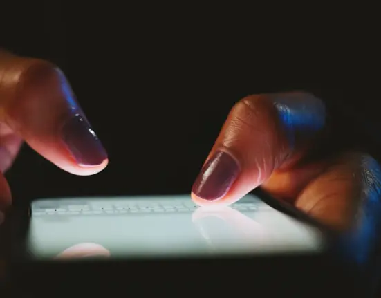 WhatsApp und Co. betroffen: EU plant, unsere Handy-Nachrichten zu lesen!