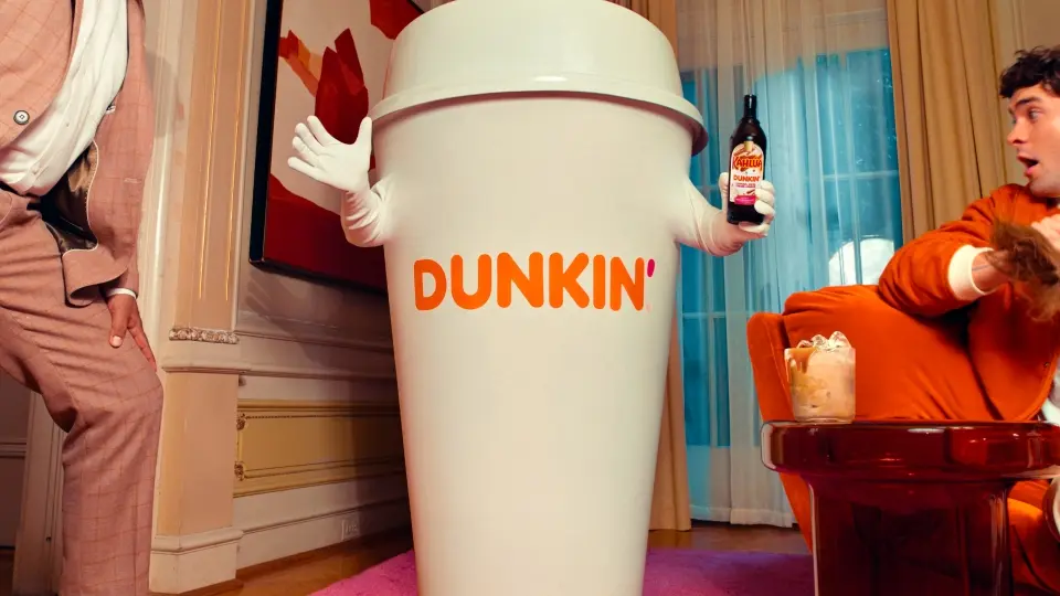 Salma Hayek Pinault Kehrt Zurück: Neue Kahlúa® und Dunkin® Kampagne!