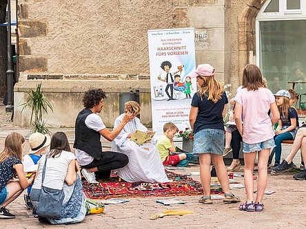 Die Stadtbibliothek ist beim Stadtfest dabei: Entdecke die Überraschungen!