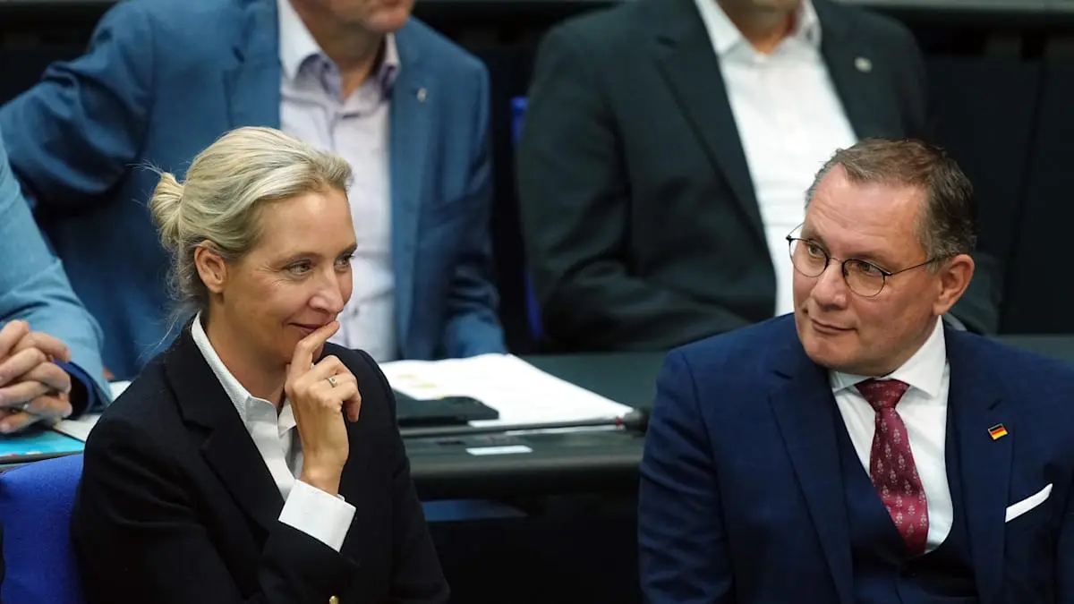 Umfrage: AfD-Vorsprung zur Union wächst – Merz‘ persönliche Krise!