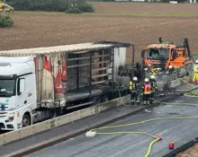 Schwerer Unfall mit vier Fahrzeugen: A59 komplett gesperrt – Aktuelle News!